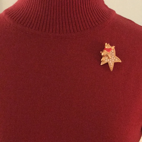 Vintage Disney Winnie the Pooh on Rhinestone Star Pin Brooch - Picture 2 of 6